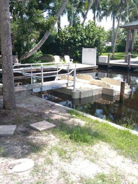 Blue Crab Dock On Gulf Canal Front Close 2 Beach Restaurants Бонита Спрингс Екстериор снимка
